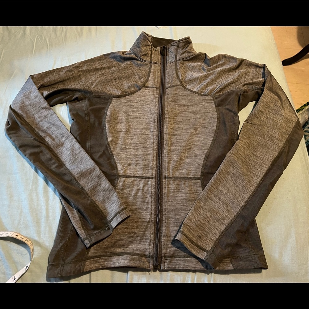 LULULEMON *RARE* CATCH ME AIR JACKET - Picture 10 of 11
